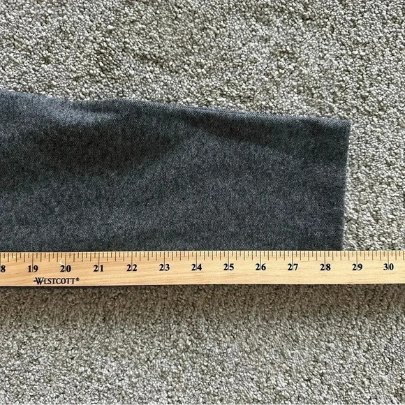 Theory Yoke High Rise Ankle Length Legging in Grey Marled Compact Knit Medium - Picture 10 of 11